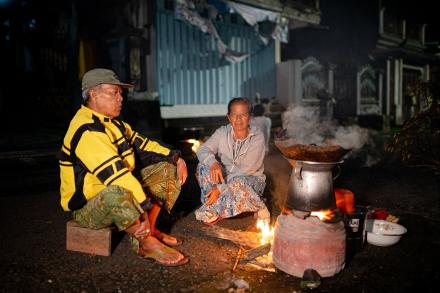 Menjaga Tradisi Nyakan Diwang